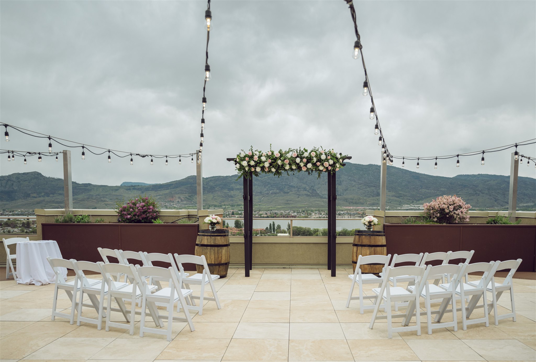 The view from Spirit Ridge's rooftop for a wedding ceremony